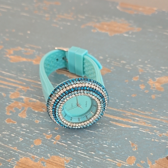 ✨️ Geneva Blue Rhinestone Watch - Picture 4 of 6